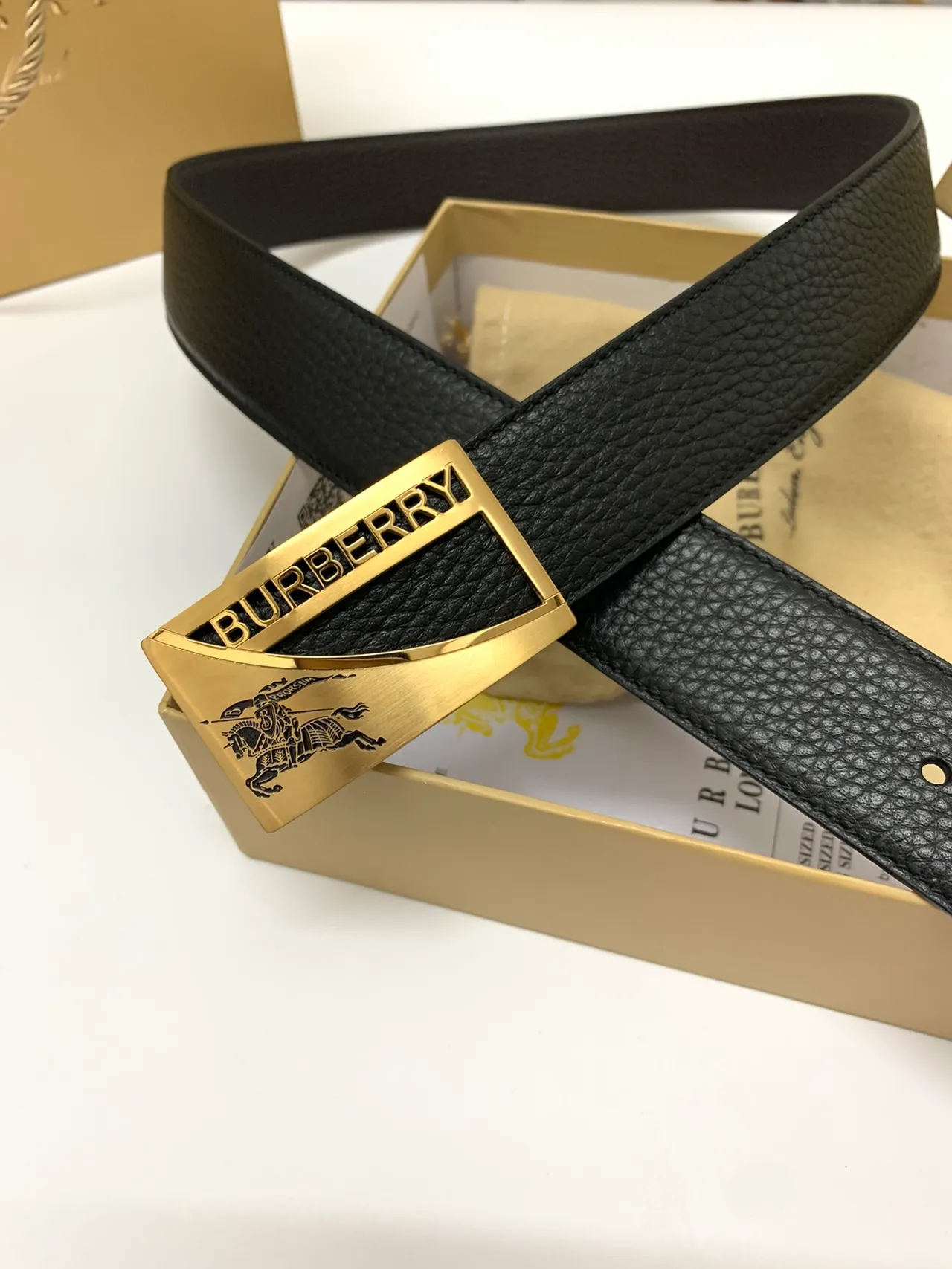 Burberry Knight কালো পেবল লেদার বেল্ট 9