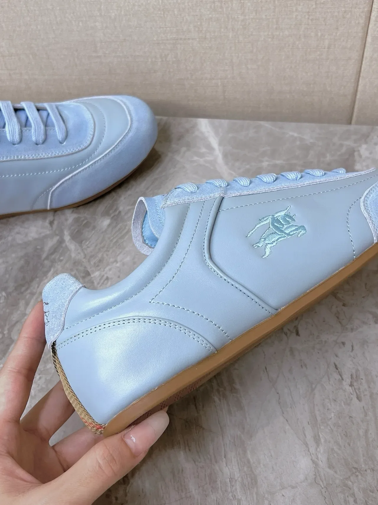 Burberry Knight Chaussures Lifestyle Daim-Cuirs Bleu Clair 4