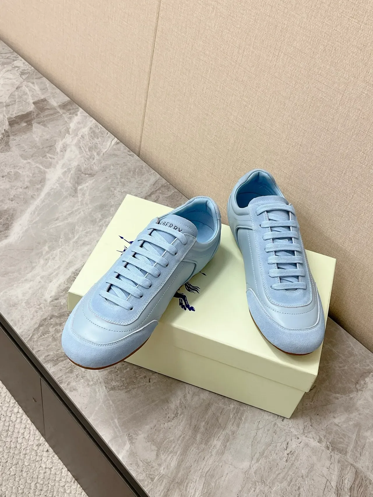 Burberry Knight Chaussures Lifestyle Daim-Cuirs Bleu Clair 5