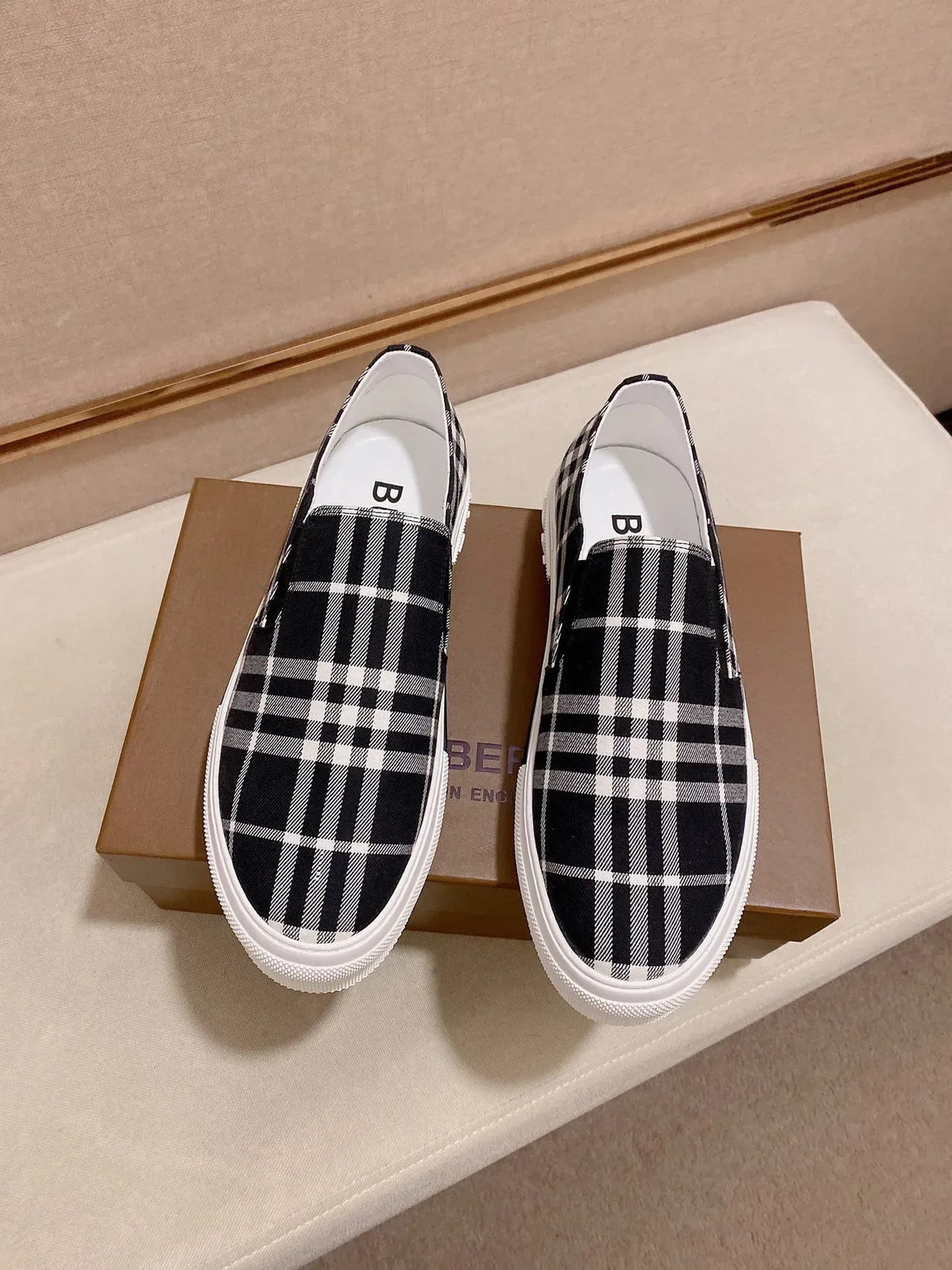 Burberry Knight Navy et Maison Blanche Check slip-on lifestyle sneakers 2