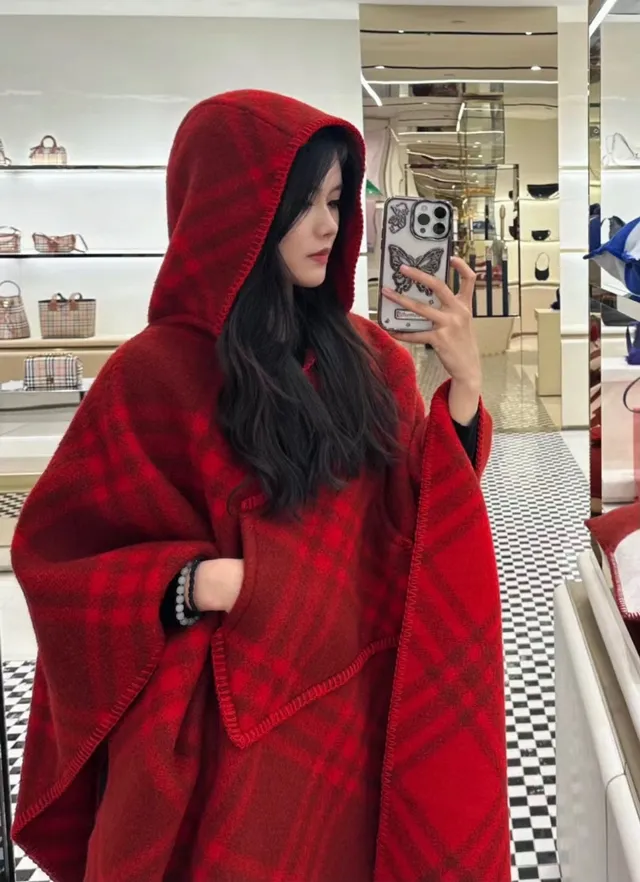 Burberry Knight Red Check Shawl 4
