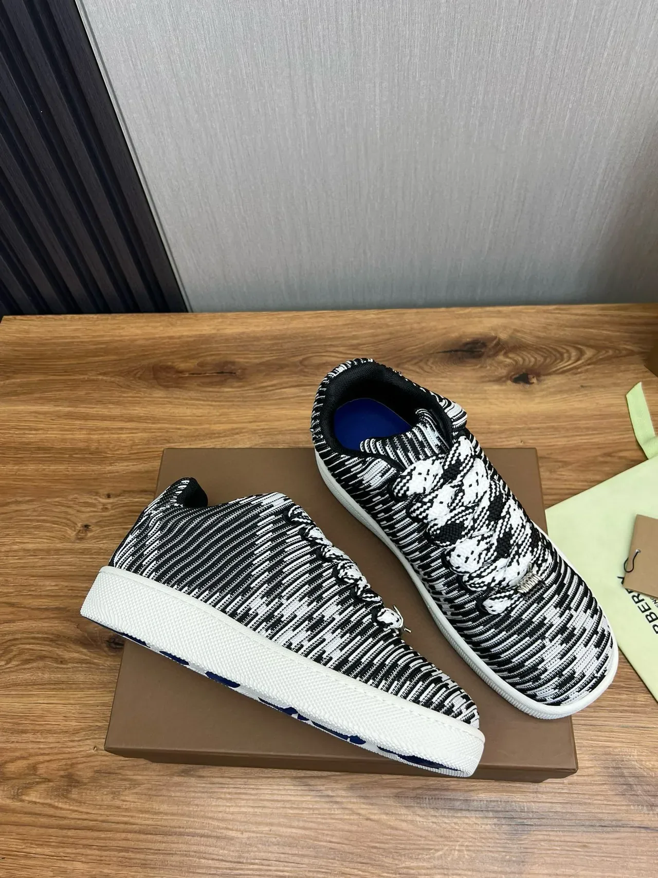 Burberry malha listrado preto branco sneakers de estilo de vida 5