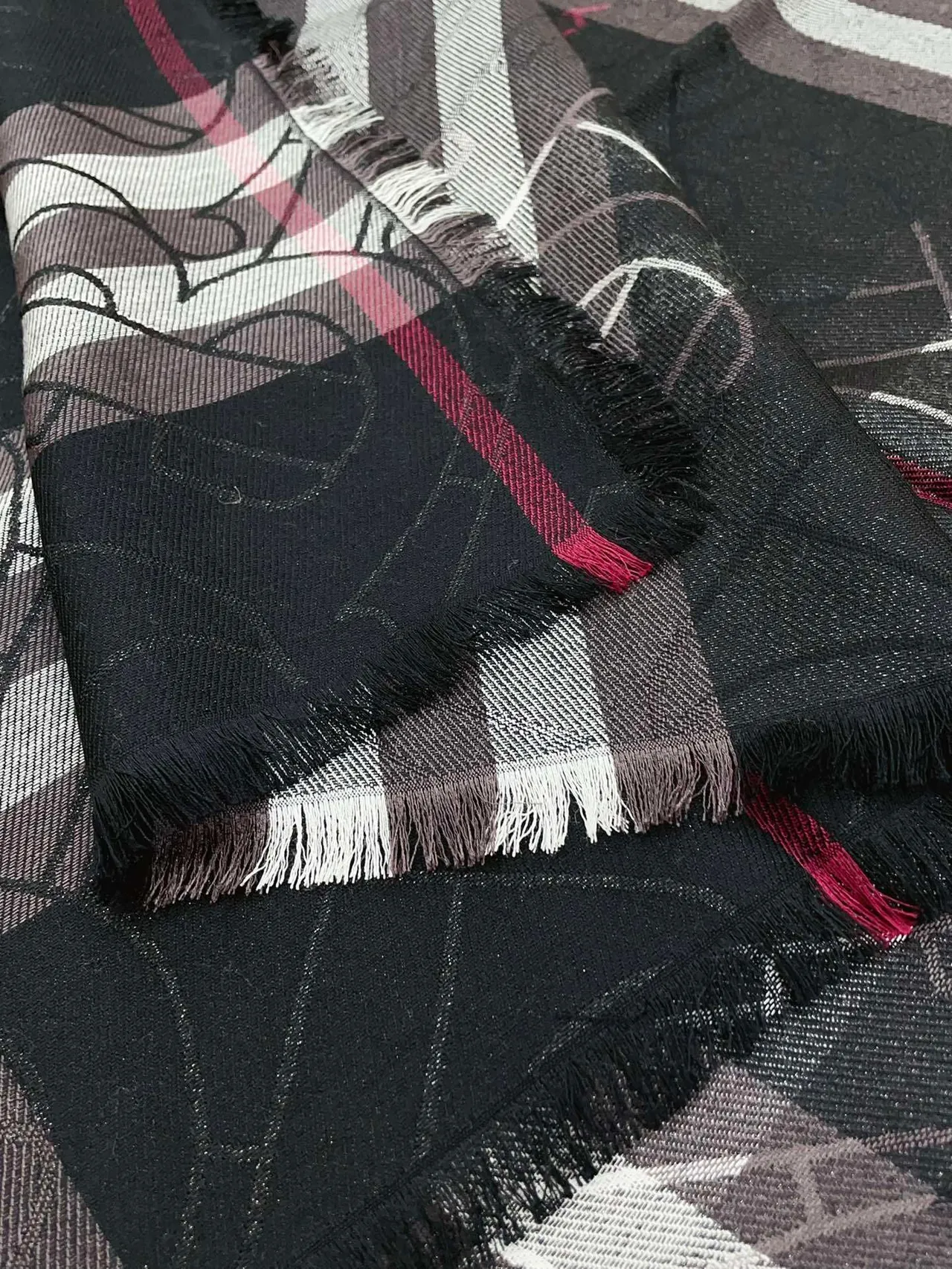 Burberry Écharpe Monogram Check Marine Blanc Overlay Bordes Frangés Écharpe en Cachemire 8