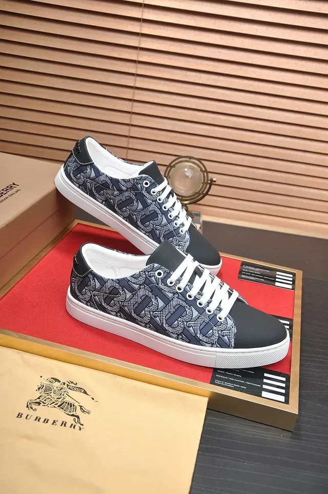 Burberry Chaussures lifestyle à semelle basse avec imprimé Monogram 3