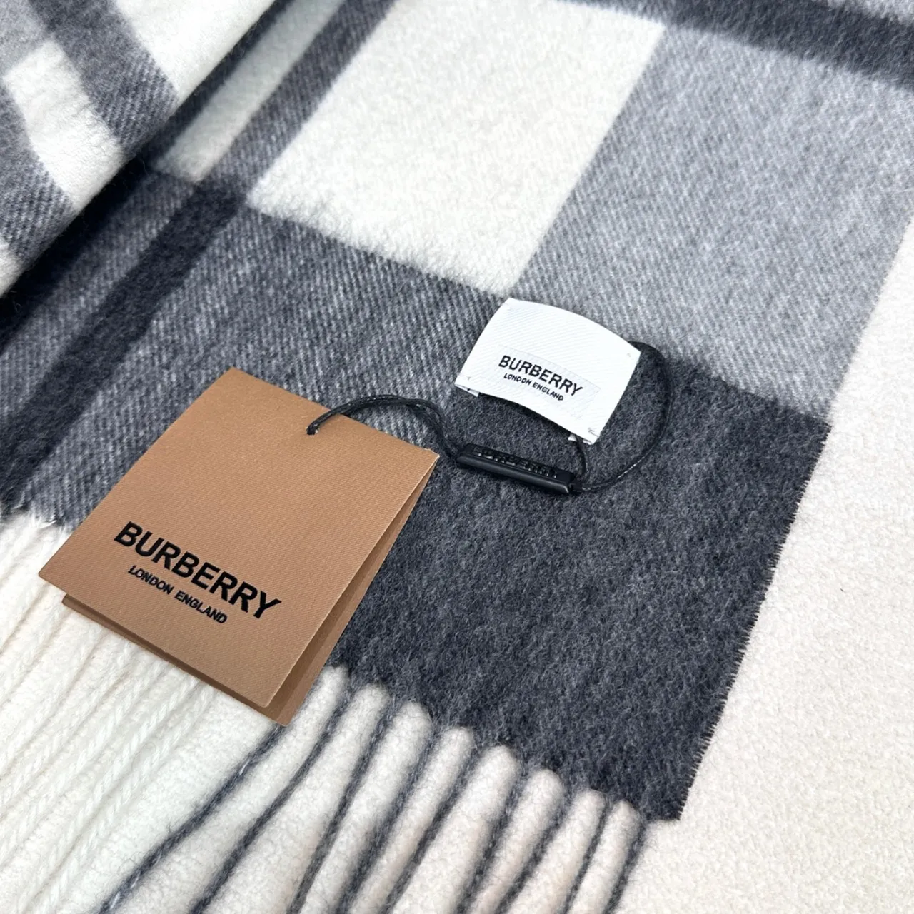 Burberry Nova Check Black White Gray Cashmere Écharpe 3