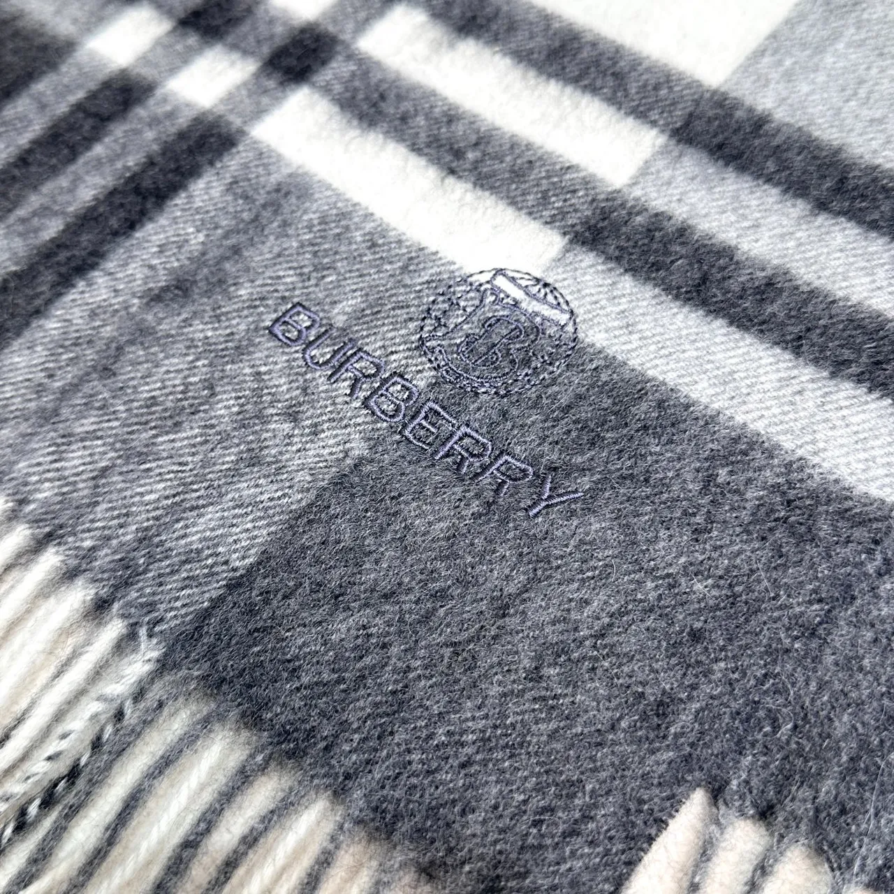Burberry Nova Check Black White Gray Cashmere Écharpe 4