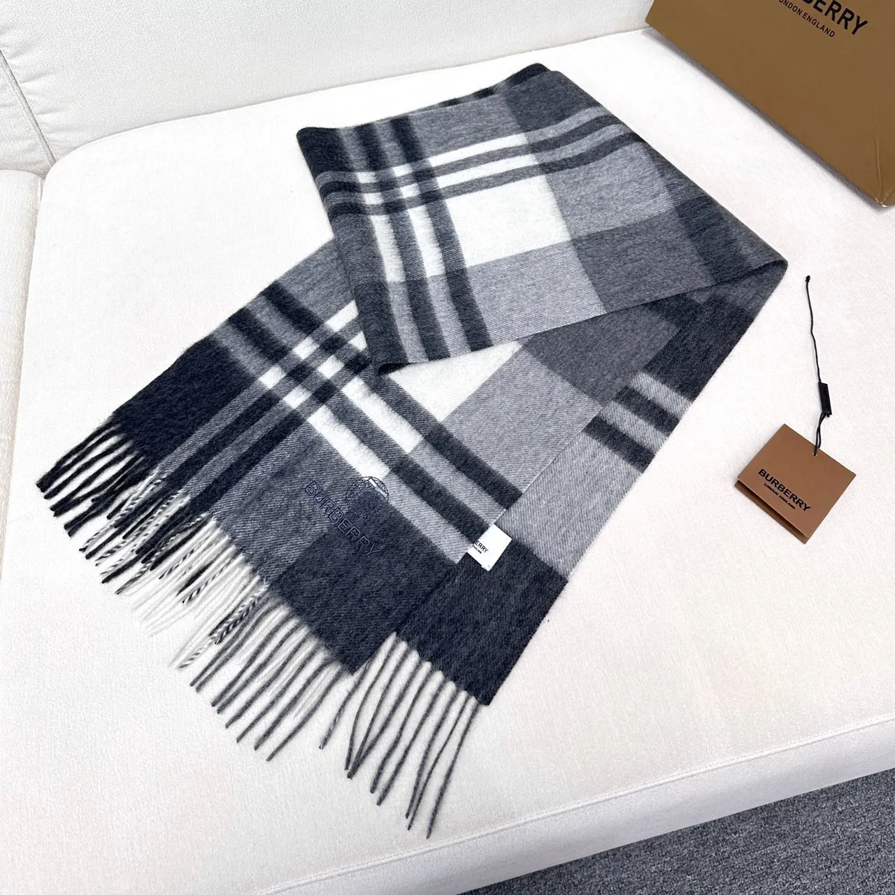 Burberry Nova Check Black White Gray Cashmere Écharpe 5