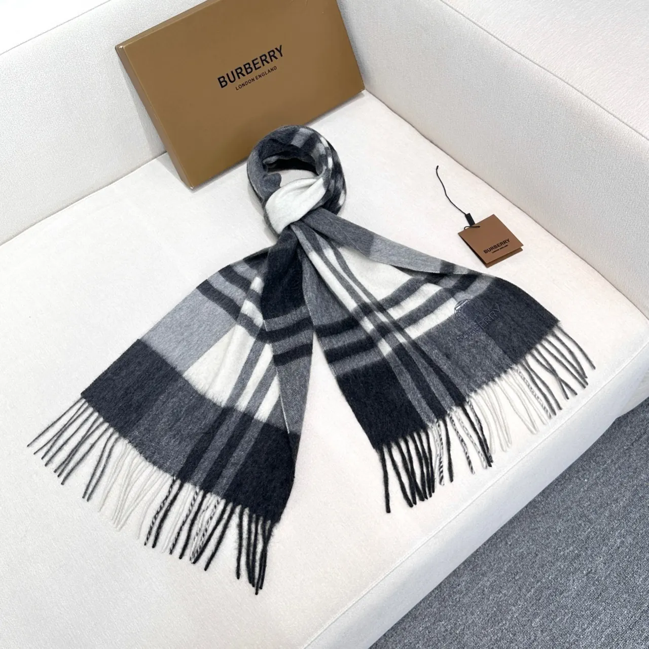 Burberry Nova Check Black White Gray Cashmere Écharpe 6