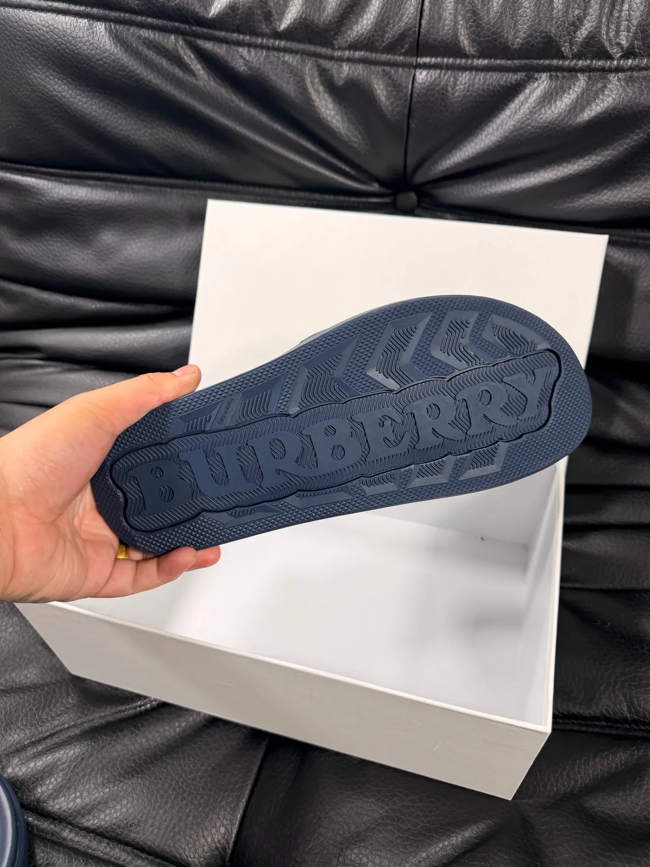 Burberry স্লাইড নীল নেভি সোনা রাবারাইজড সিলওয়া ভালুক মোটিফ স্লিপার 2