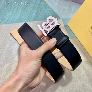 Burberry TB Belt काला भूरा मॉनोग्राम बकल चिकना चमड़े का बेल्ट
