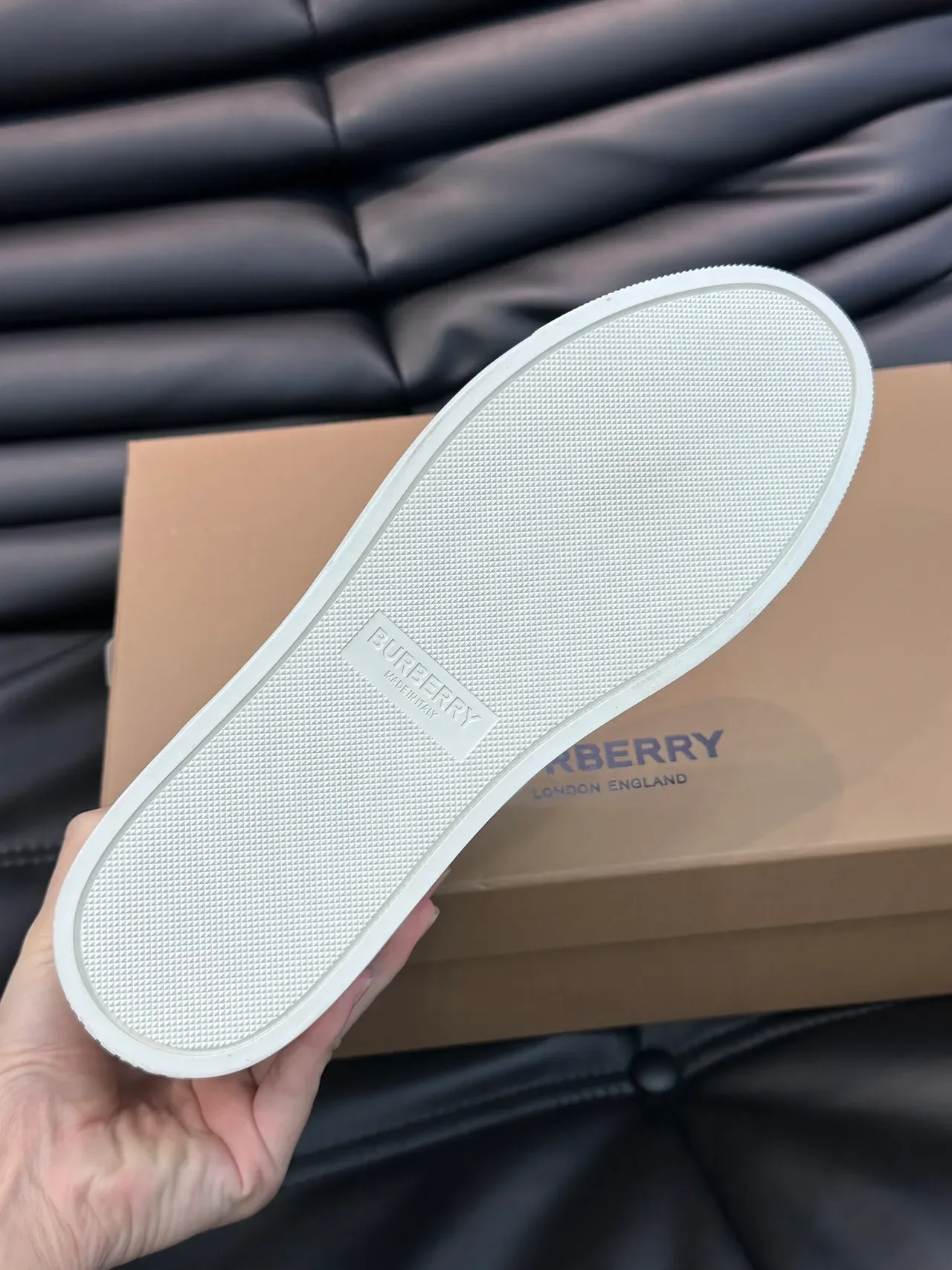 Burberry Blanc Beige Baskets Lifestyle Híbrides Cuir-Suede Basses 2