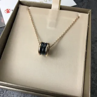 Bvlgari B.zero1 কালো সিরামিক এবং গোল্ড-টোন পেন্ডেন্ট নেকলেস