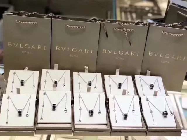 Bvlgari B.zero1 Collier pendentif en céramique noire et ton argent 4