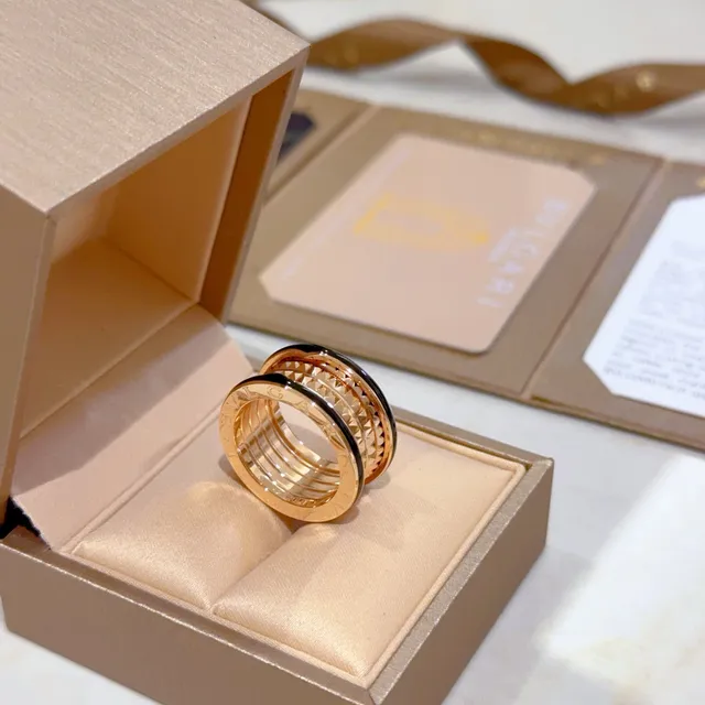 Bvlgari B.zero1 Quatro Ouro Rosa e Esmalte Preto Anel 4