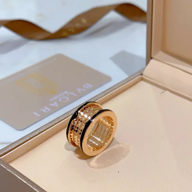 Bvlgari B.zero1 Quatro Ouro Rosa e Esmalte Preto Anel 9