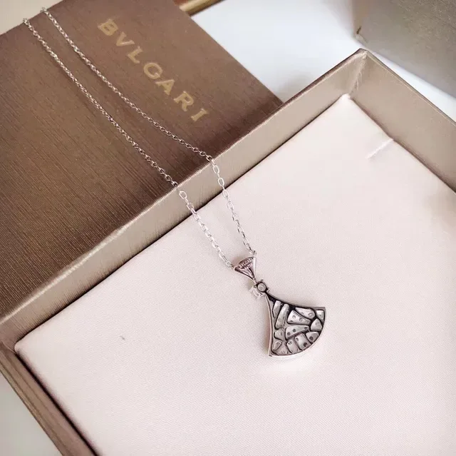Bvlgari Divas’ Dream Collier de diamants Pavé en forme d'éventail 7