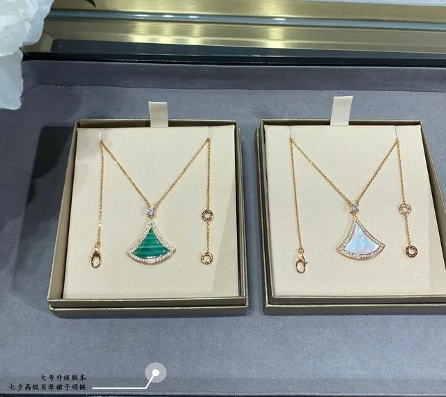 Bvlgari Fan collier pendentif en malachite et diamants 2