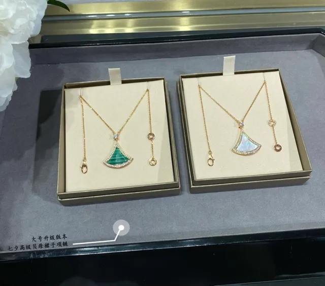 Bvlgari Fan collier pendentif en malachite et diamants 4
