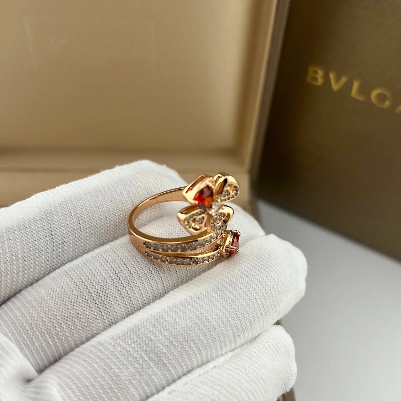 Bvlgari Bague Or Rouge Ouverte Double Bande Motif Floral 5