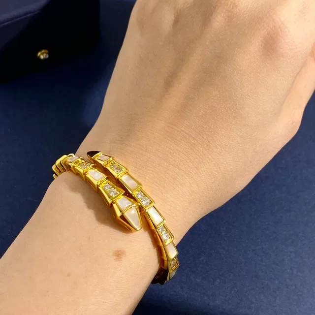 Bvlgari Bracelet Or Blanc Serpent Enroulé Segmenté Style Tubogas 3