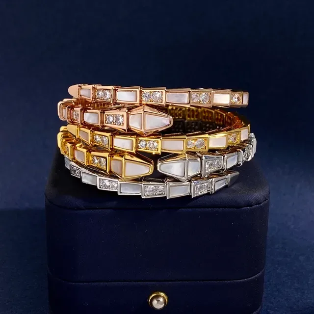 Bvlgari Bracelet Or Blanc Serpent Enroulé Segmenté Style Tubogas 4