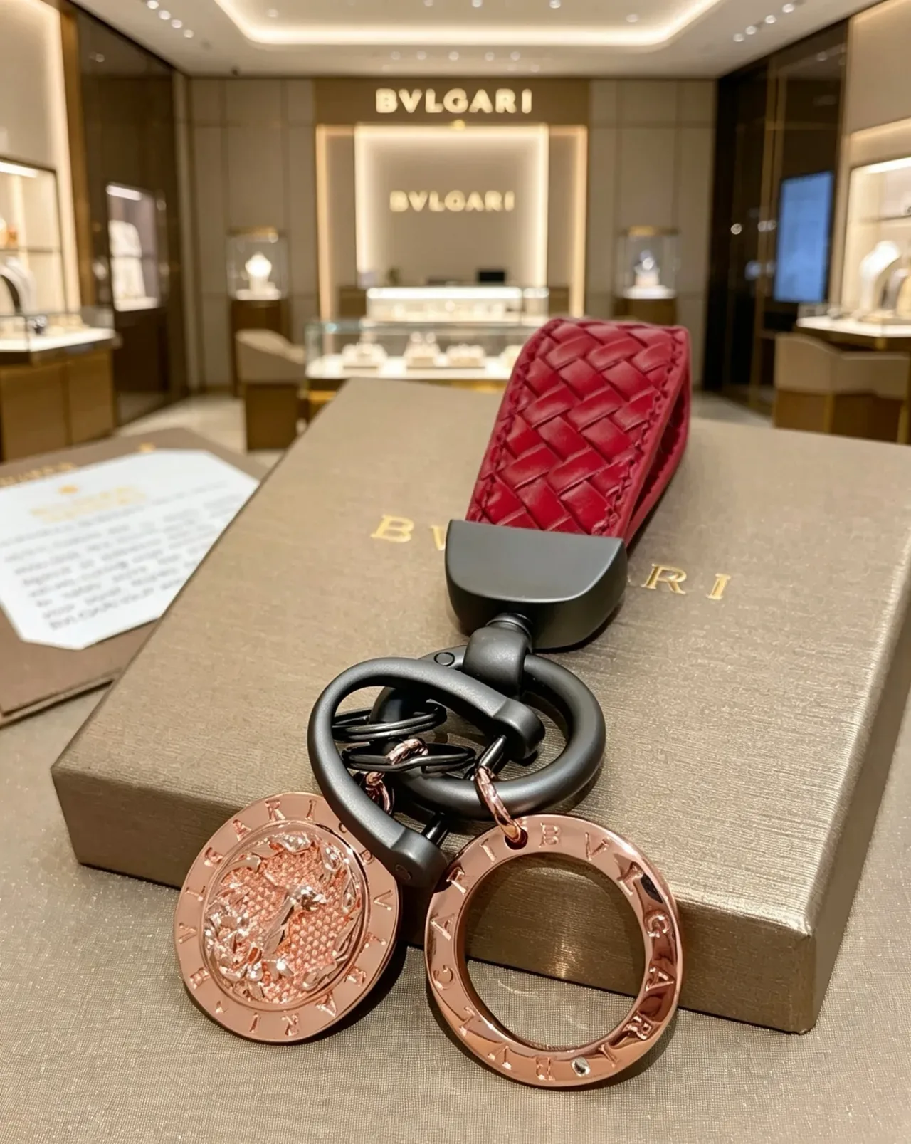 Bvlgari Bracelet Or Rose Cuir Tressé Charms Monnaies 4