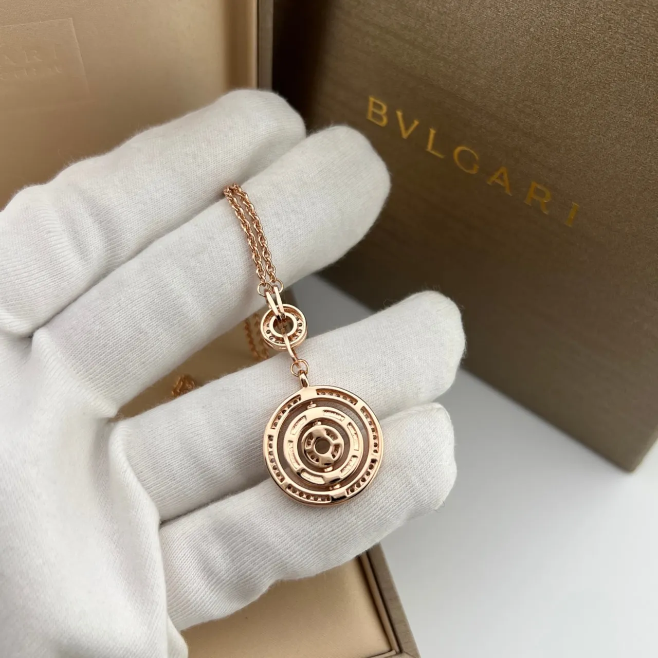 Bvlgari রোজ গোল্ড প্যাভে ডায়মন্ড কেন্দ্রিক সার্কেল নেকলেস 2