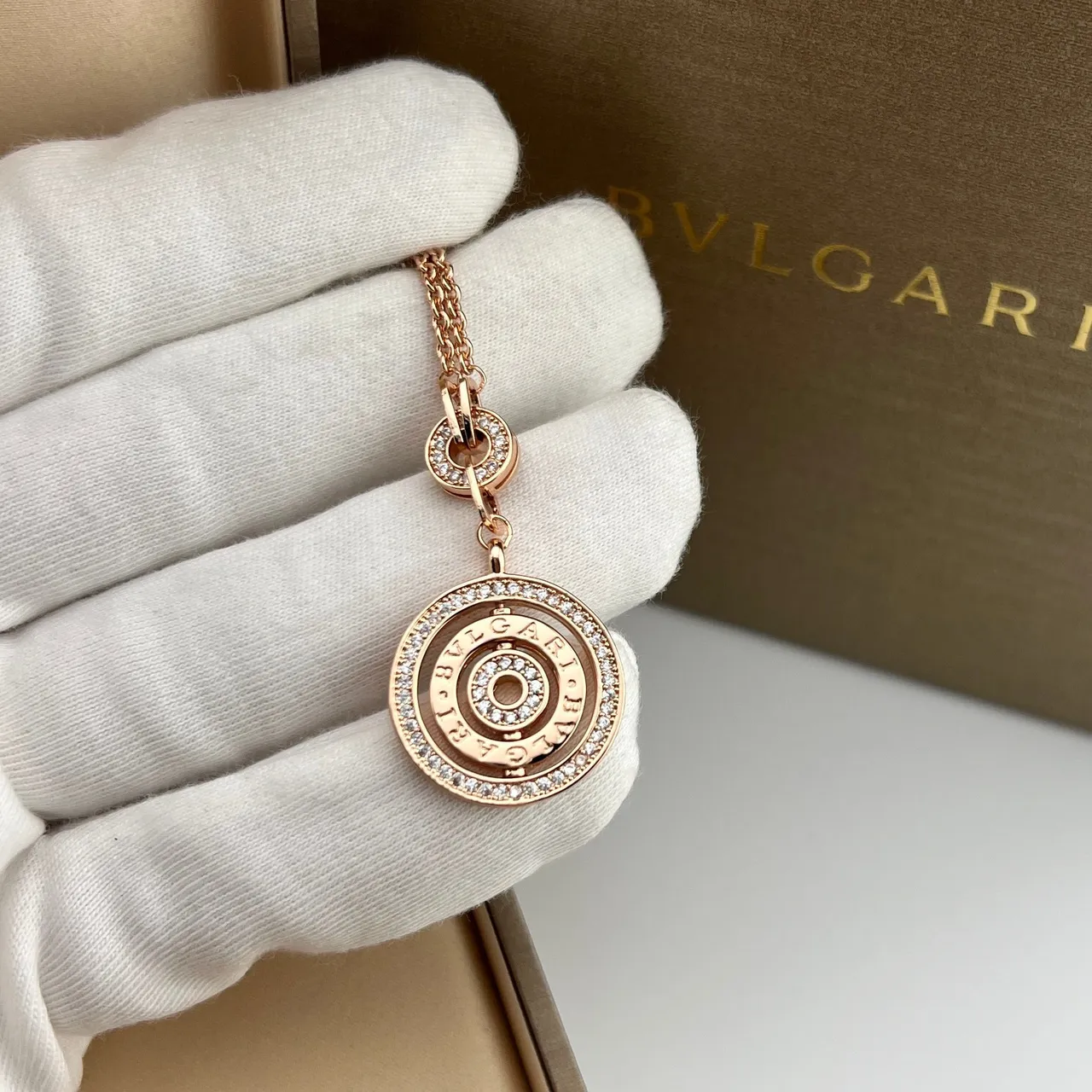 Bvlgari রোজ গোল্ড প্যাভে ডায়মন্ড কেন্দ্রিক সার্কেল নেকলেস 3