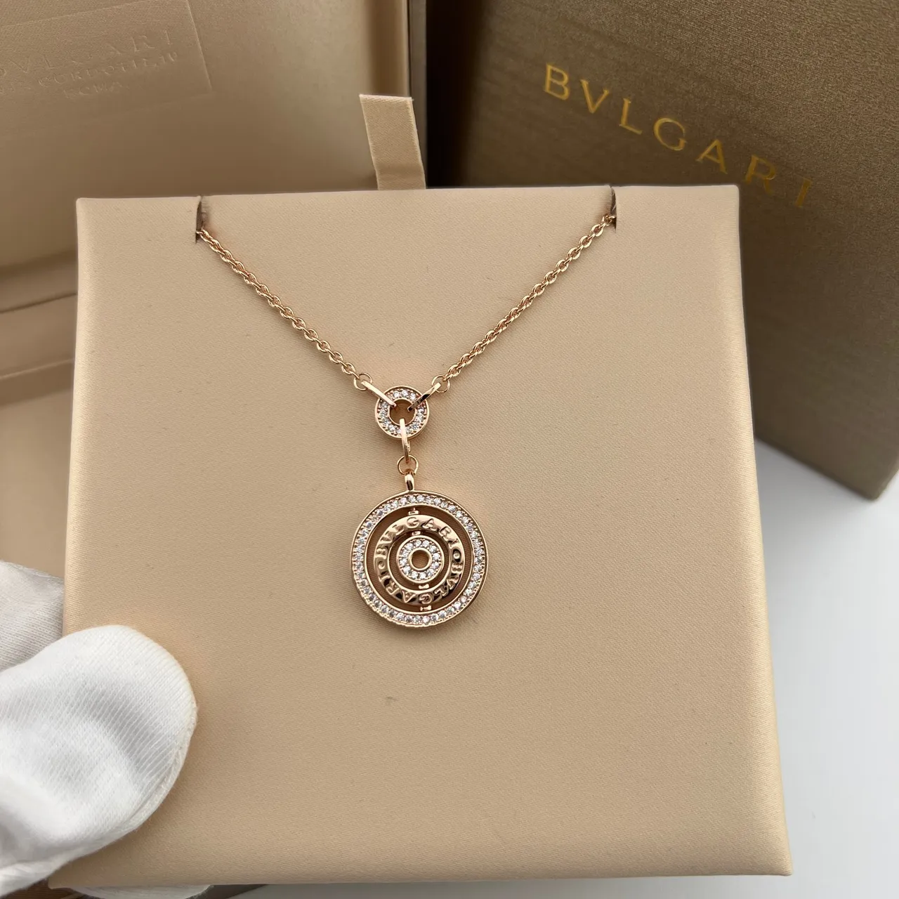 Bvlgari রোজ গোল্ড প্যাভে ডায়মন্ড কেন্দ্রিক সার্কেল নেকলেস 4