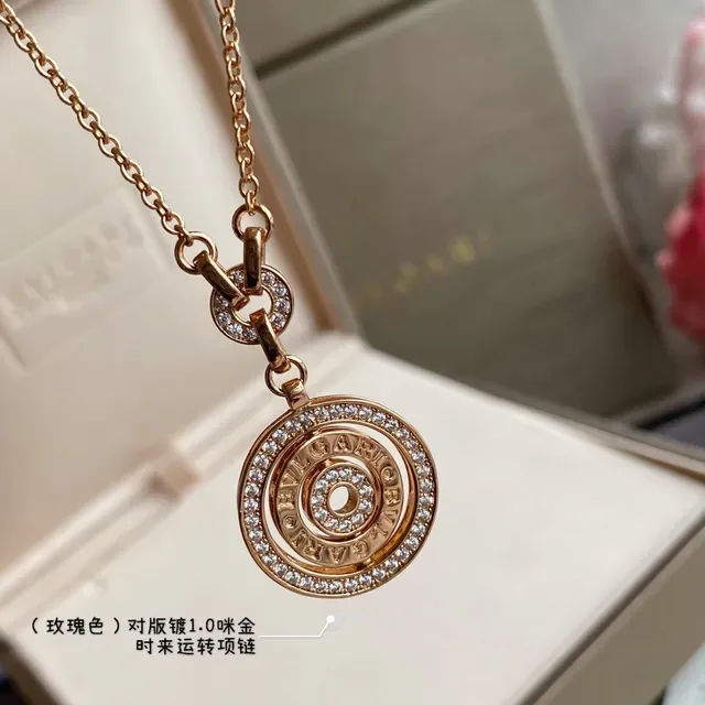 Bvlgari Collier Pendentif Circulaire Rotatif en Or avec Diamants Pavé Blancs 5