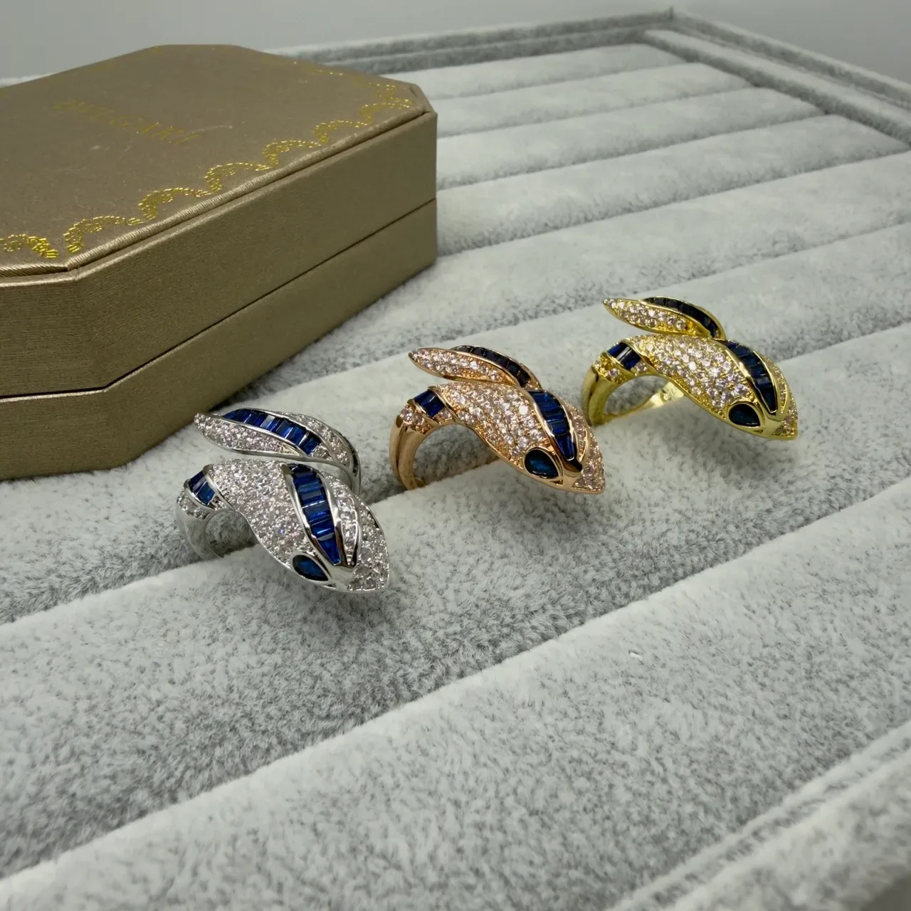 Bvlgari Serpenti Anel Ouro Azul Espiral Serpentina Safira Corte Bagette 5