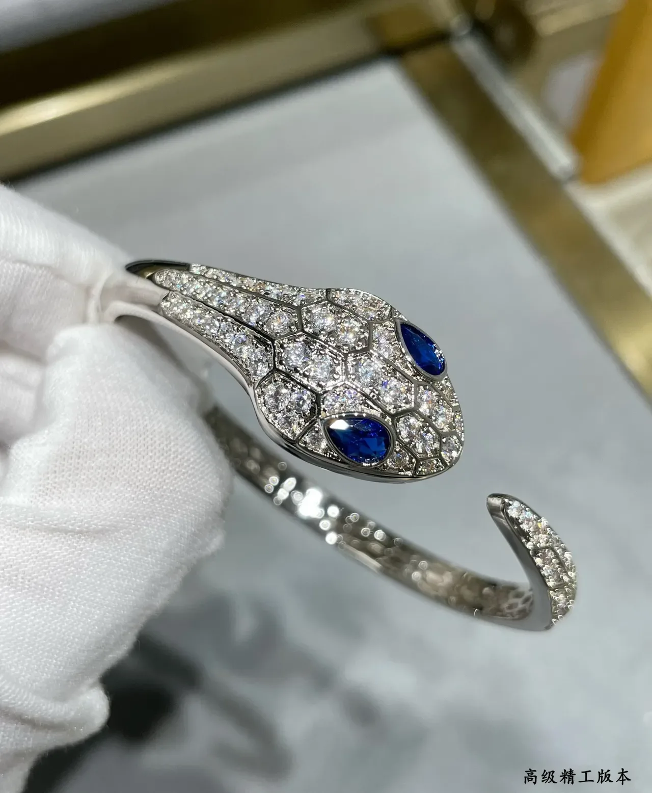 سوارة Bvlgari Serpenti برأس الثعبان المزين بالماس والياقوت 8