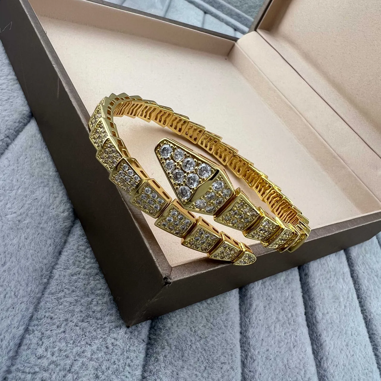 Bvlgari Serpenti سوار ذهبي فضي ثعباني مفصل 6