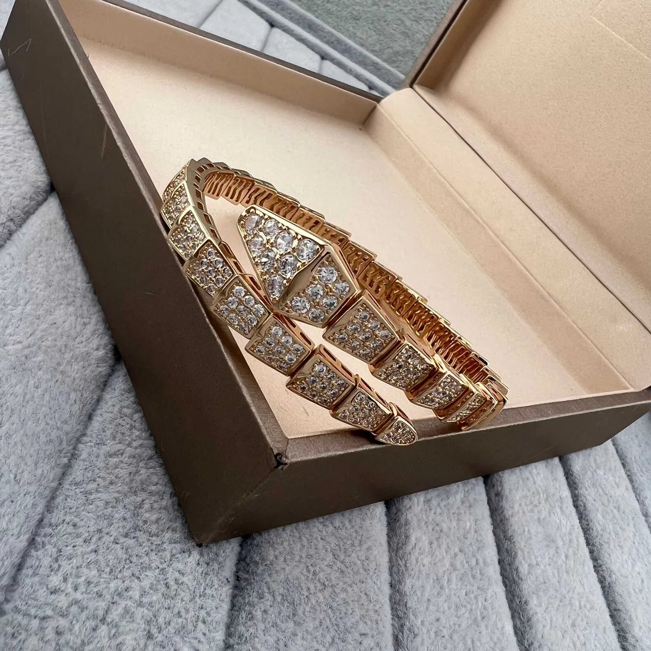 Bvlgari Serpenti سوار ذهبي فضي ثعباني مفصل 7