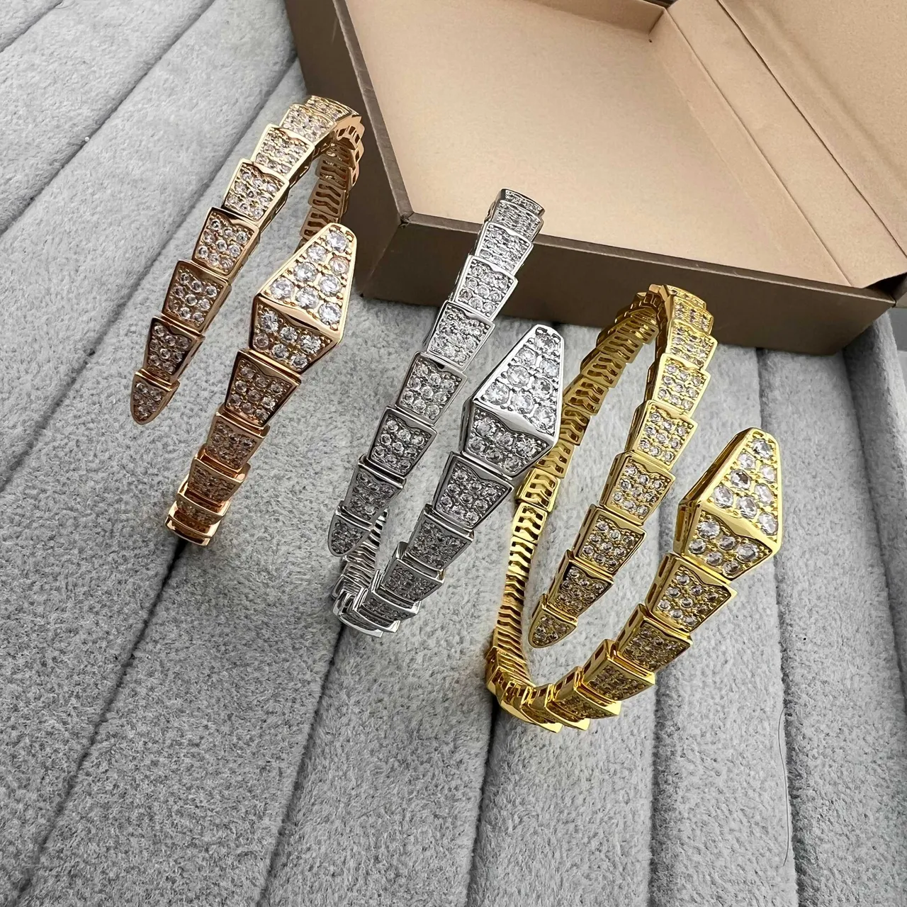 Bvlgari Serpenti سوار ذهبي فضي ثعباني مفصل 8