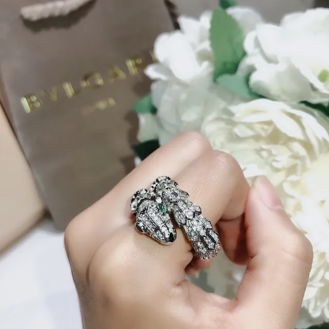 Bvlgari Serpenti Pavé Bague de diamant et œil d'émeraude 7