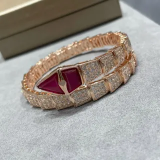 Bvlgari Serpenti रूबी और डायमंड रोज गोल्ड ब्रेसलेट