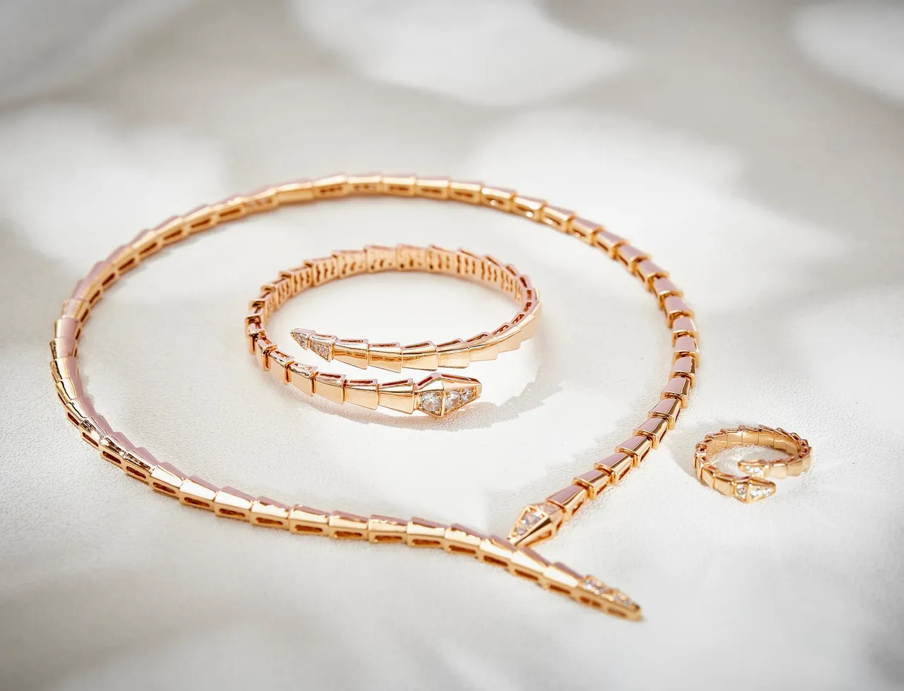 Bvlgari Serpenti Tubogas Colar de ouro e diamante 3