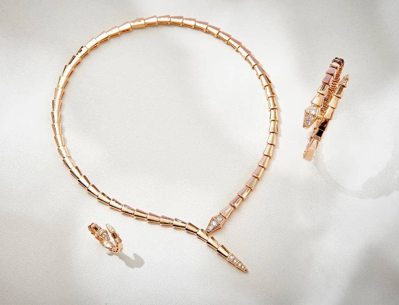 Bvlgari Serpenti Tubogas Colar de ouro e diamante 4