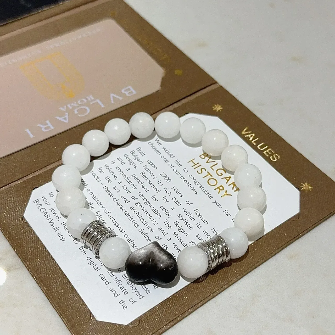 Bvlgari Bracelet Blanc Noir Pierres Facetées Cœur Centre 5