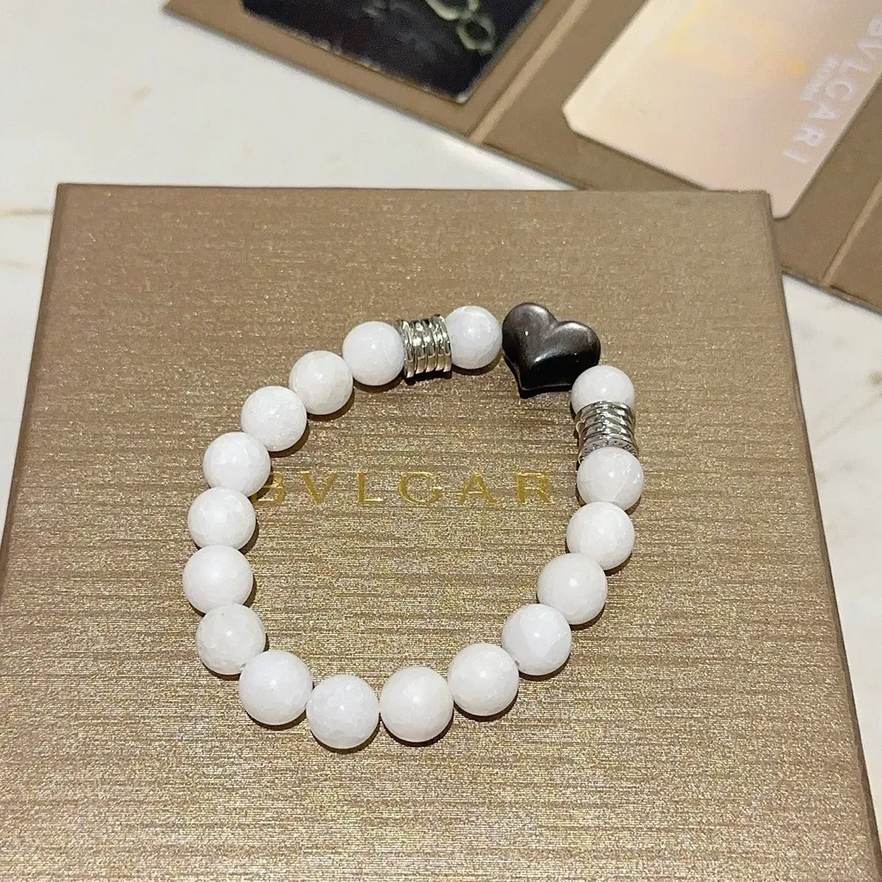 Bvlgari Bracelet Blanc Noir Pierres Facetées Cœur Centre 9