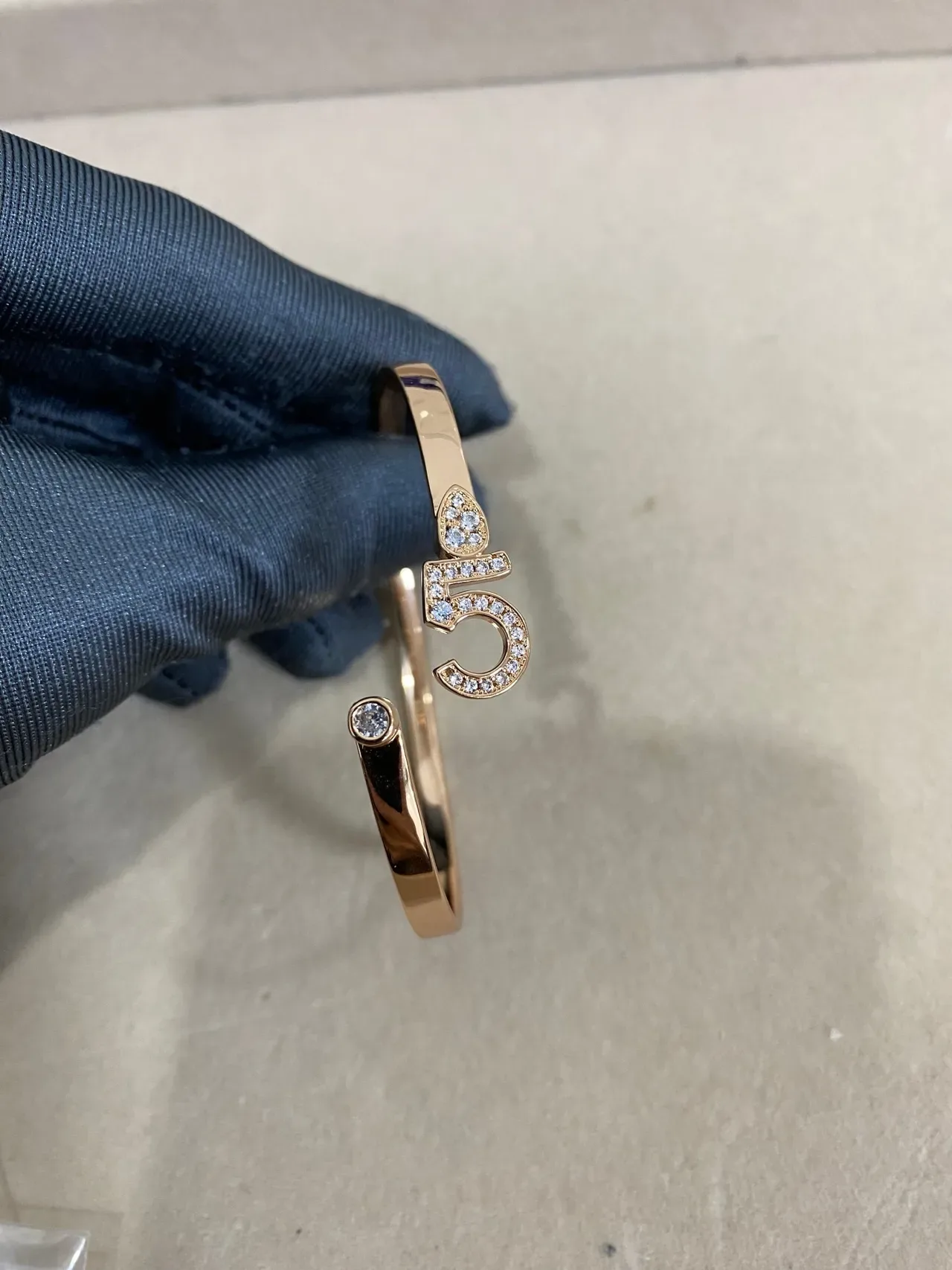 Cartier em ouro e prata Pavé-Diamond Numeral bracelete rígido 4