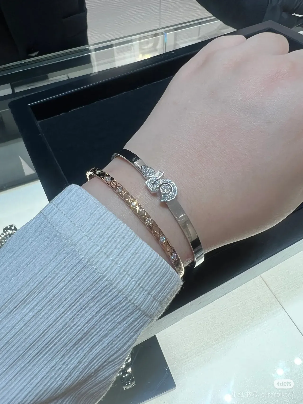 Cartier em ouro e prata Pavé-Diamond Numeral bracelete rígido 5
