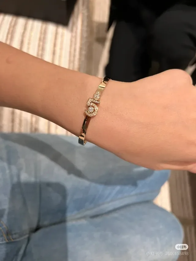 Cartier em ouro e prata Pavé-Diamond Numeral bracelete rígido 6
