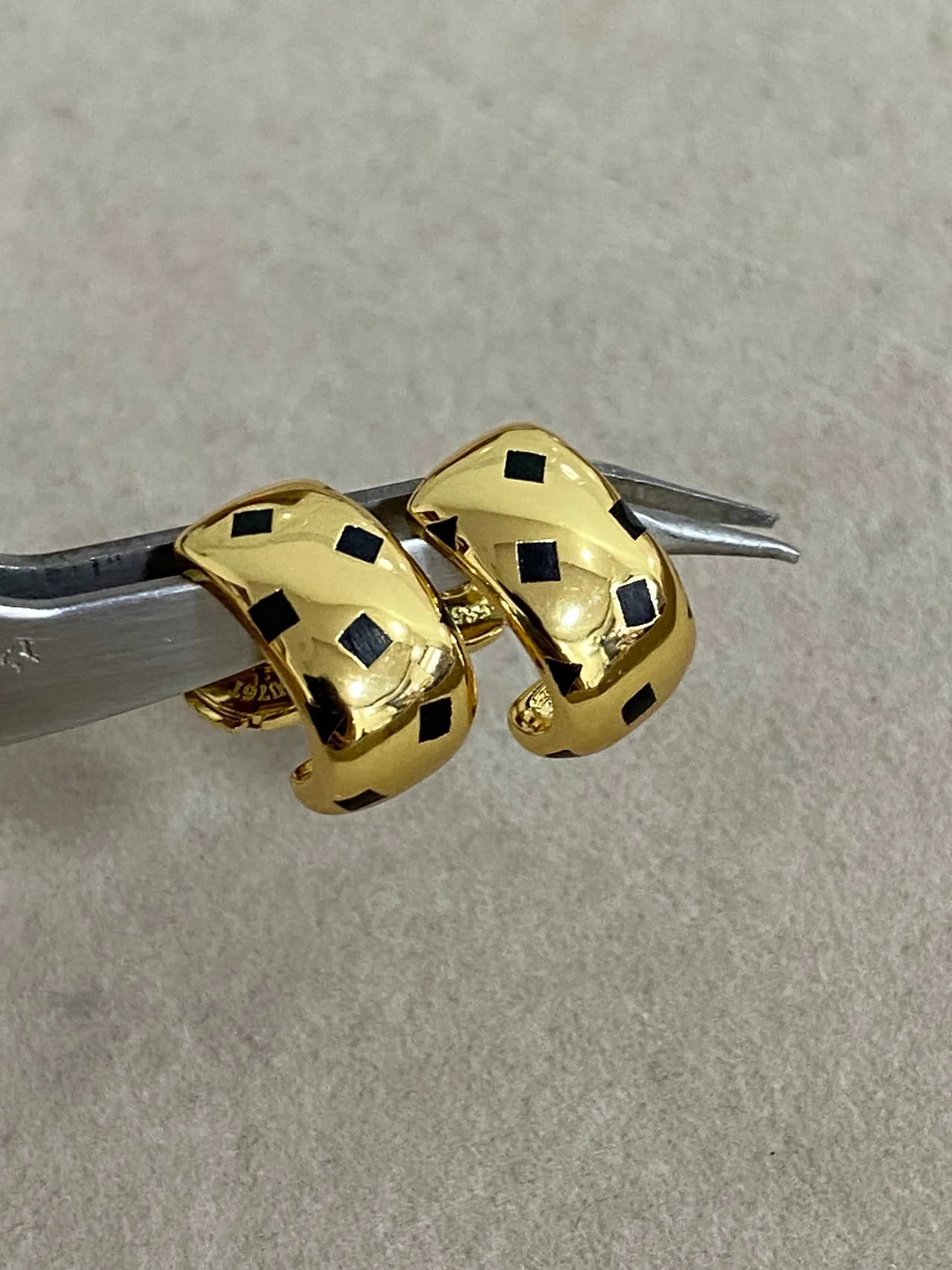 Boucles d'oreilles Cartier ton or et noir géométrique asymétrique 5