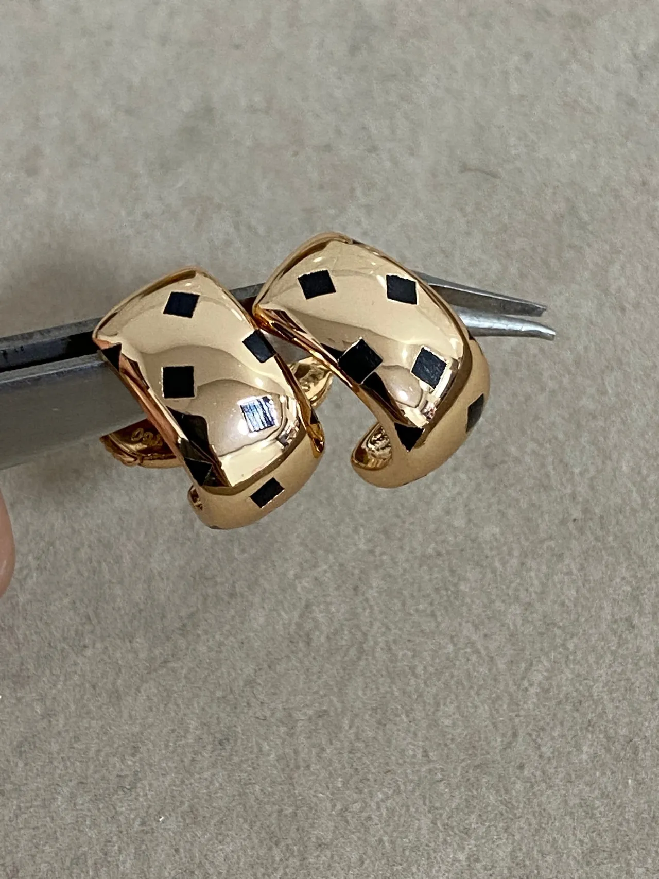 Boucles d'oreilles Cartier ton or et noir géométrique asymétrique 6