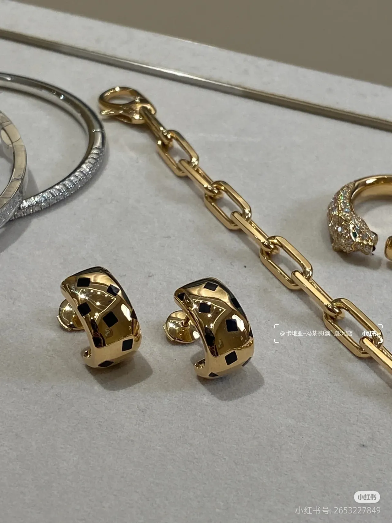 Boucles d'oreilles Cartier ton or et noir géométrique asymétrique 8