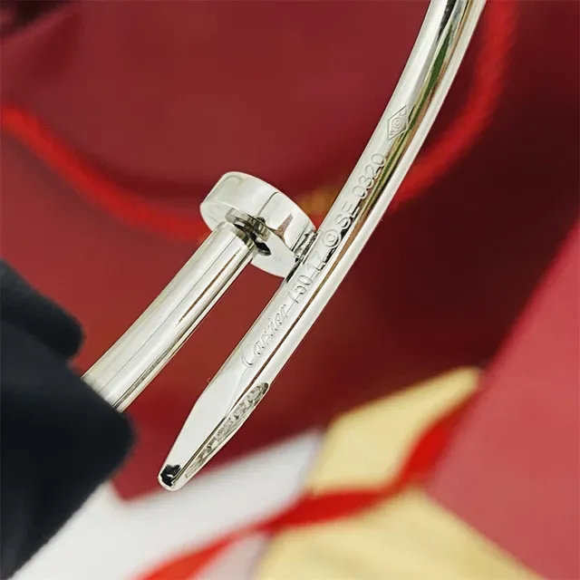 Cartier Juste un Clou Bracelet Manchette Pavé Motif Clou Diamants 4