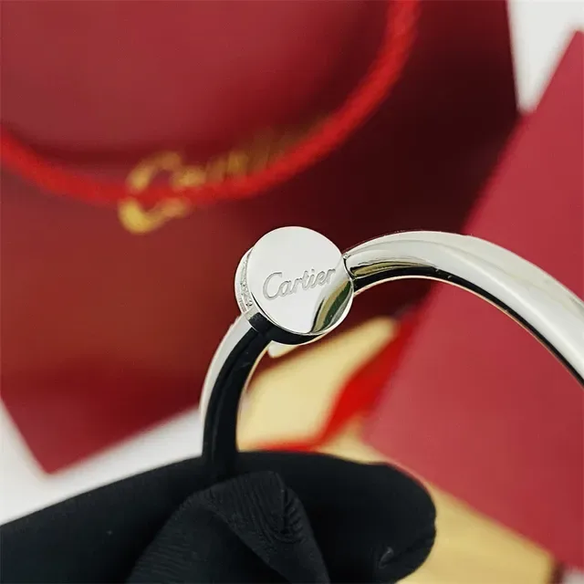 Cartier Juste un Clou Bracelet Manchette Pavé Motif Clou Diamants 5