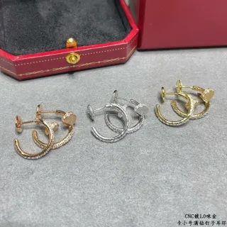 Cartier Juste un Clou छोटी Full-Pavé Nail Hoop ईयरिंग्स